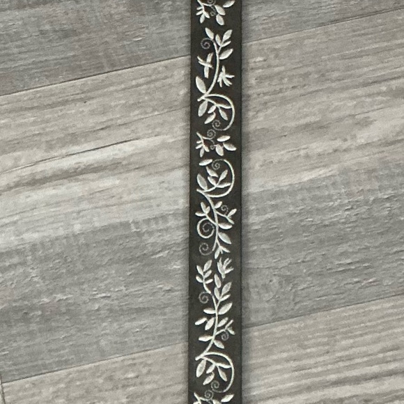 Smoke Grey Floral Embroidered Belt - Picture 6 of 10